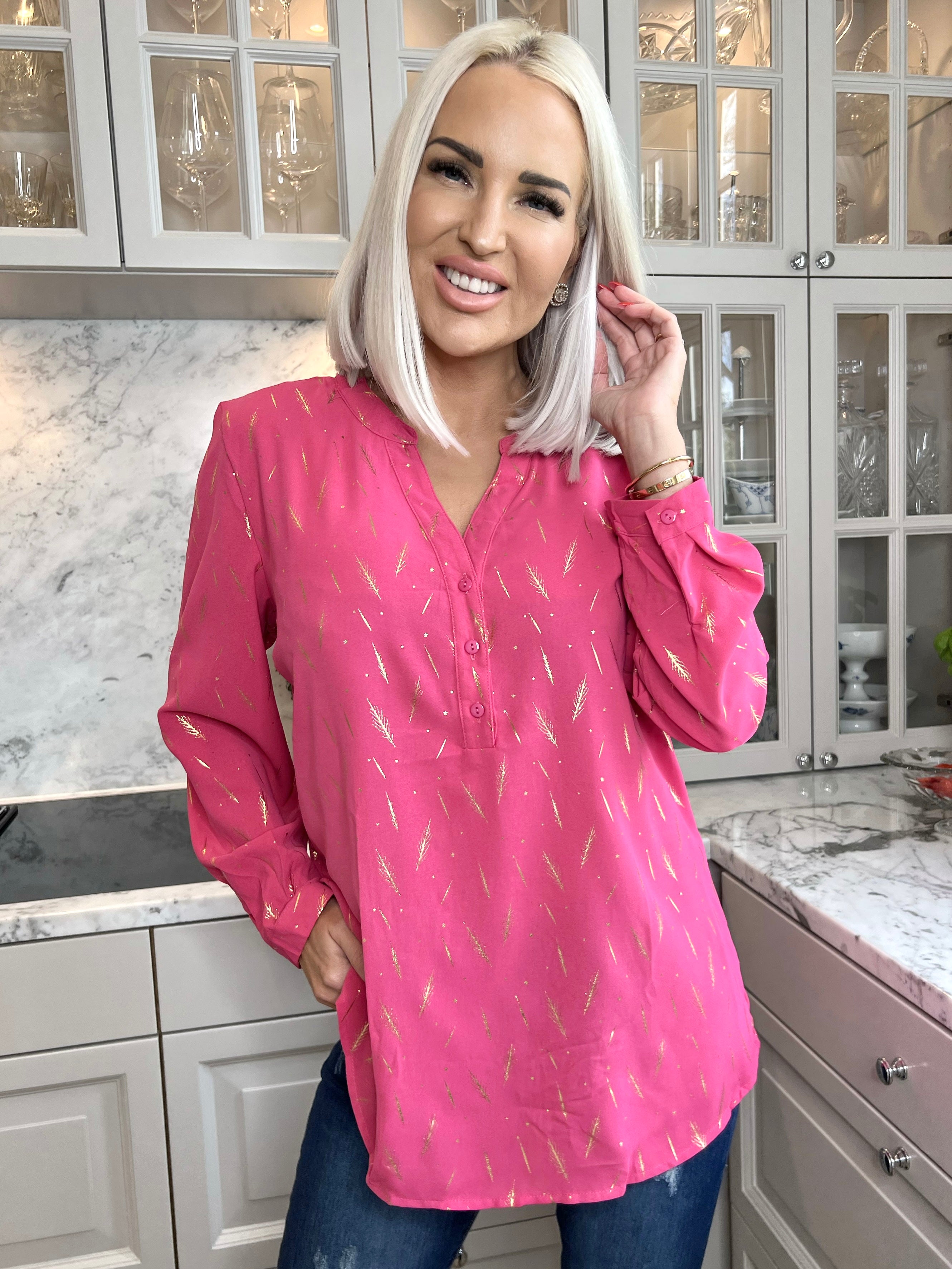 Lina - Fin skjorta med gulddetaljer